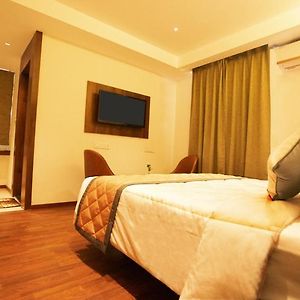 Super Hotel O Nar Comforts Near Ksr Railway Station